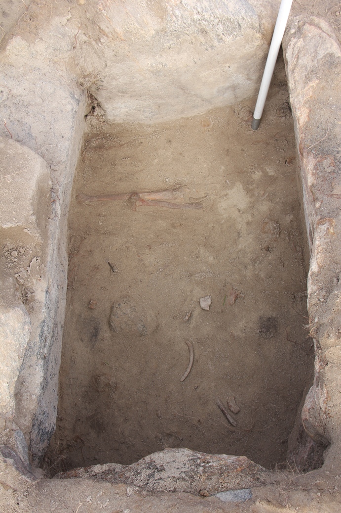 cist with bones